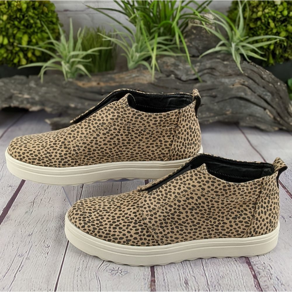 Universal Thread Lilian Microsuede Leopard Print Slip On - Picture 4 of 8